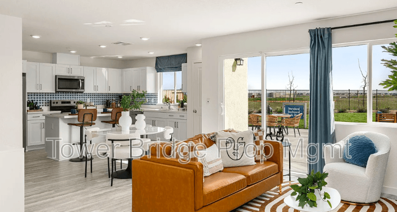Roseville House: 2033 Blue Star Drive