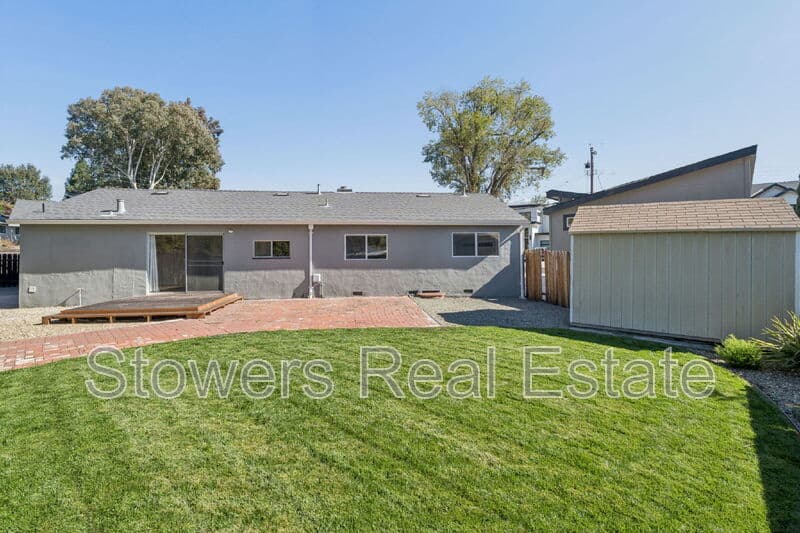 Danville House: 275 Cameo Dr