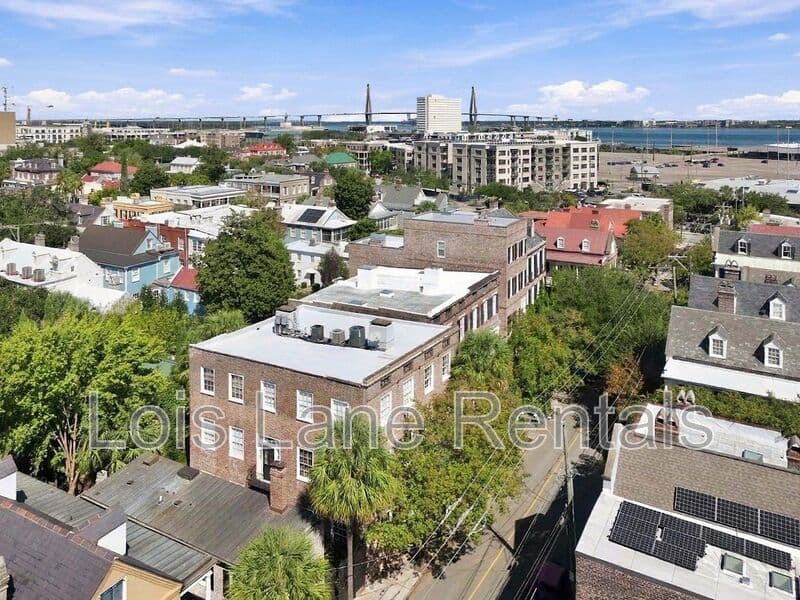 Charleston House: 22 Wentworth Street