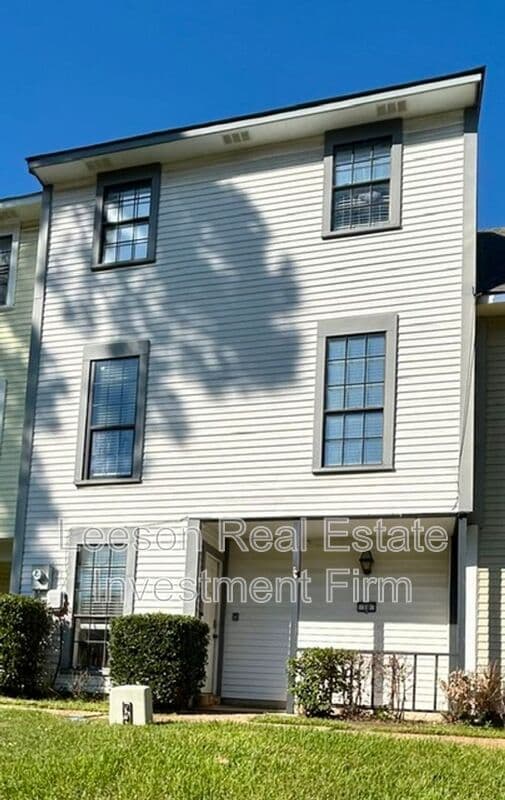 Shreveport House: 2500 Centenary Blvd.