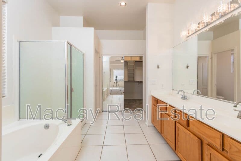 Chandler House: 3820 S Barberry Pl