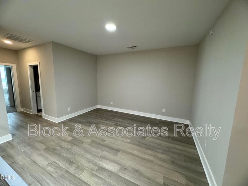 Durham House: 4016 Southpoint Landing