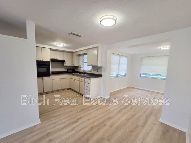 Holiday House: 3402 Peterborough St.