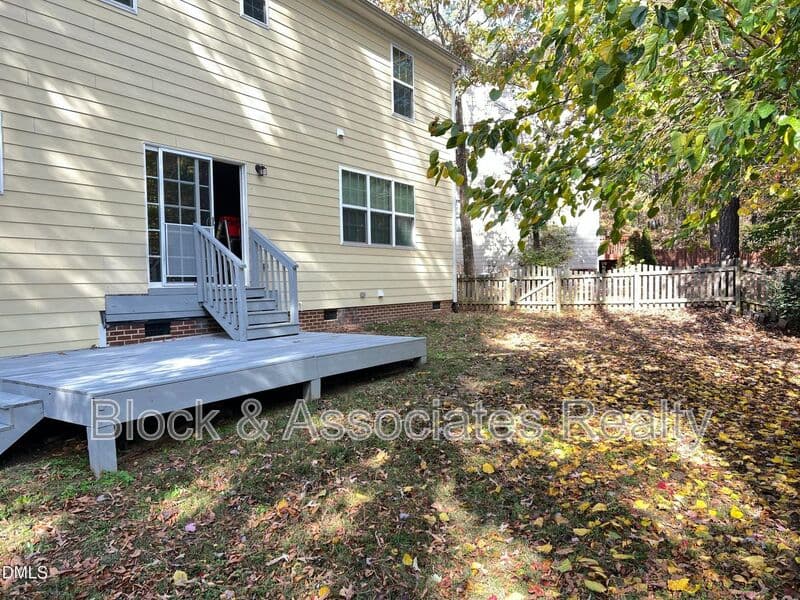 Cary House: 936 Bentbury Way