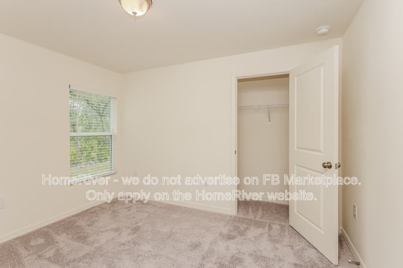 Port Charlotte House: 2465 Crockett St