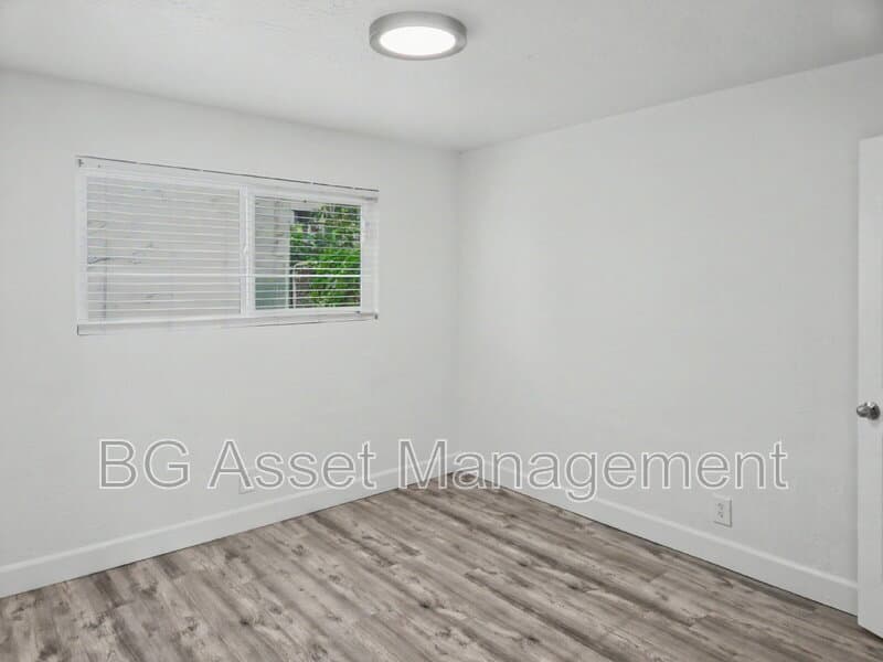 Richmond Condo: 1448 Merced St