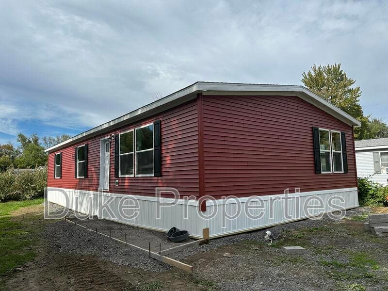 Utica House: 224 Tipperary Drive
