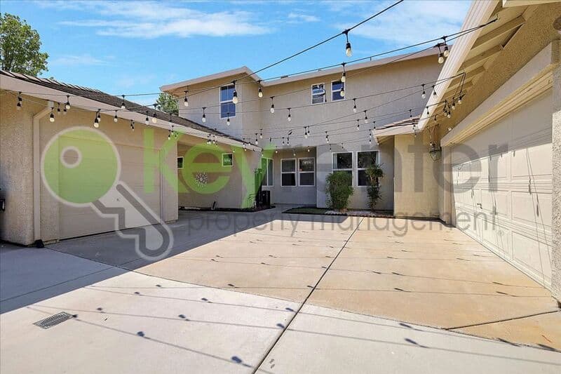 Lincoln House: 1740 Allenwood Circle
