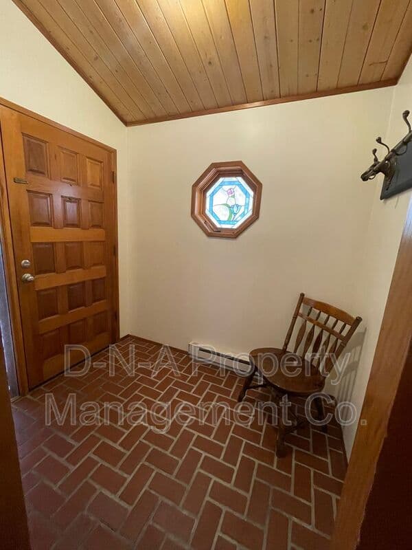 Cresco House: 3530 Spruce Cabin Road