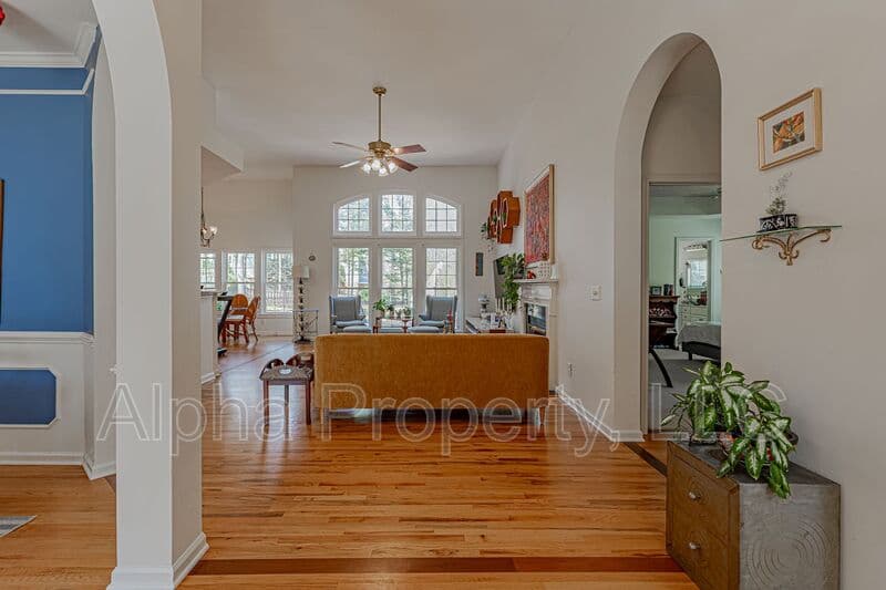 Greer House: 209 Birchleaf Ln