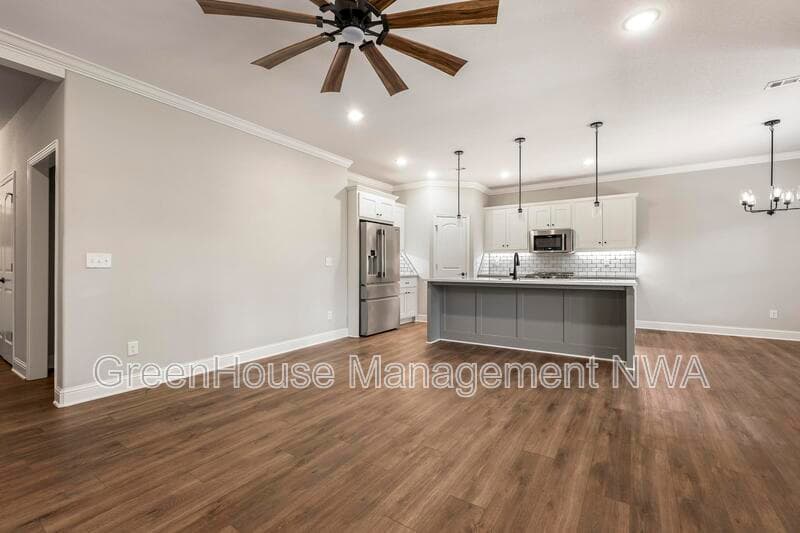 Bella Vista House: 28 Mills Dr