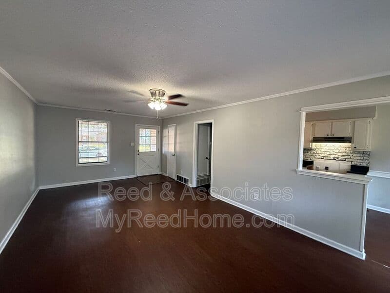 Southaven House: 892 Oaklawn Place