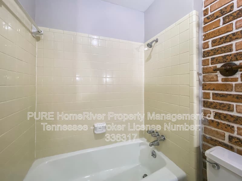 Memphis House: 5654 Chapman Ave