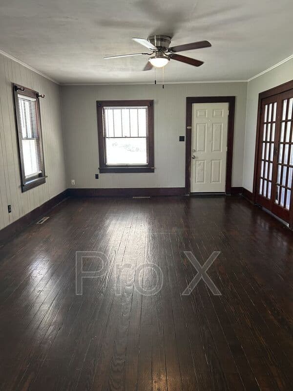Pittsburg House: 1118 W 2nd St
