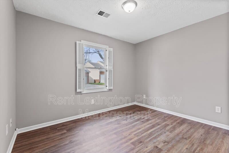Lexington House: 3534 Cave Hill Place