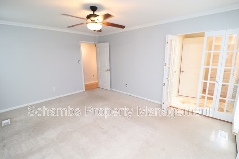 Cary House: 105 Cameron Ct