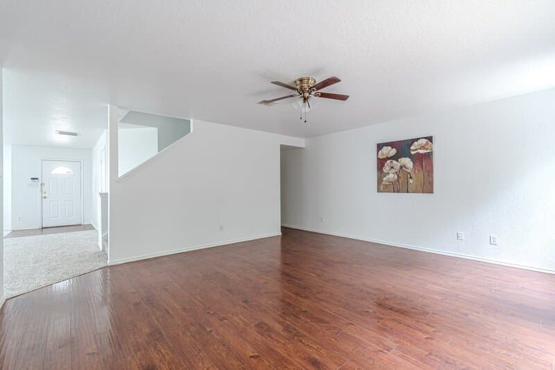 San Antonio House: 11223 Victory Cavern