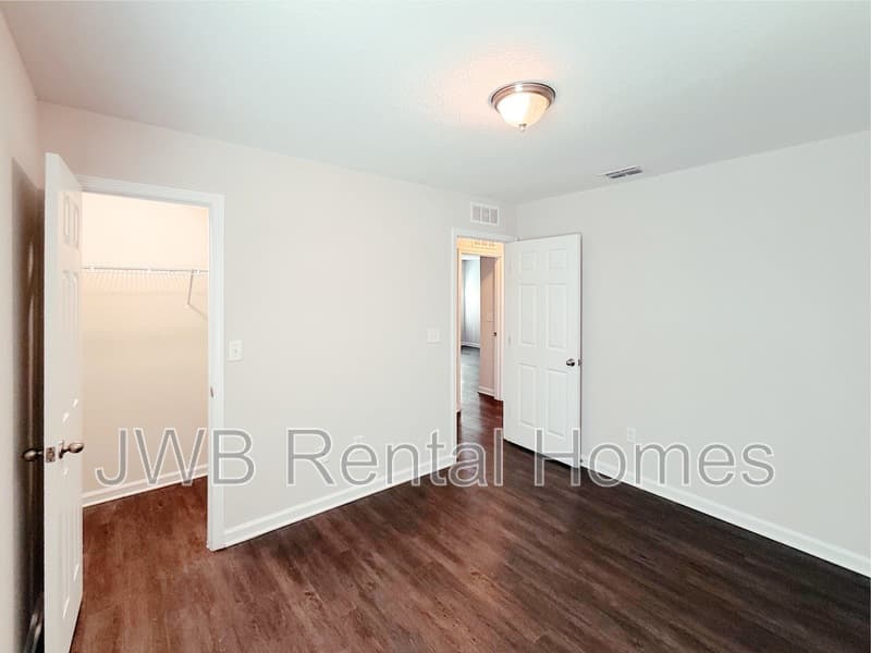 Jacksonville House: 6704 Elwood Ave