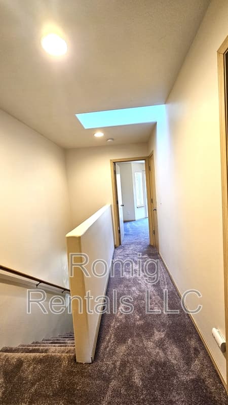 Vancouver House: 4484 Northeast Nicholson Loop