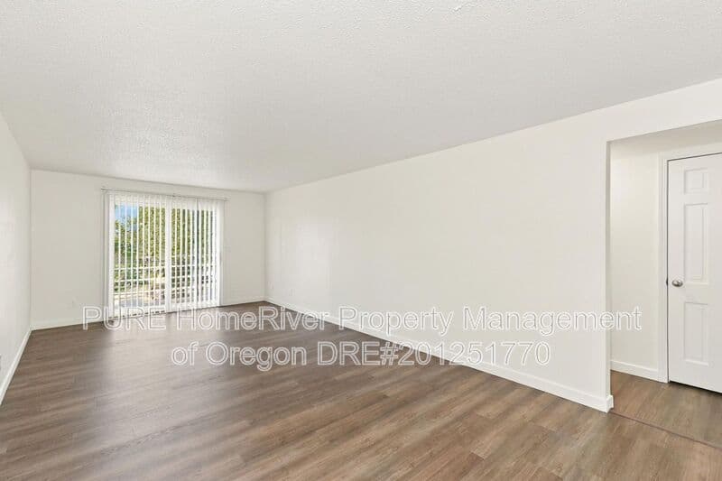 Portland Condo: 18411 E Burnside St