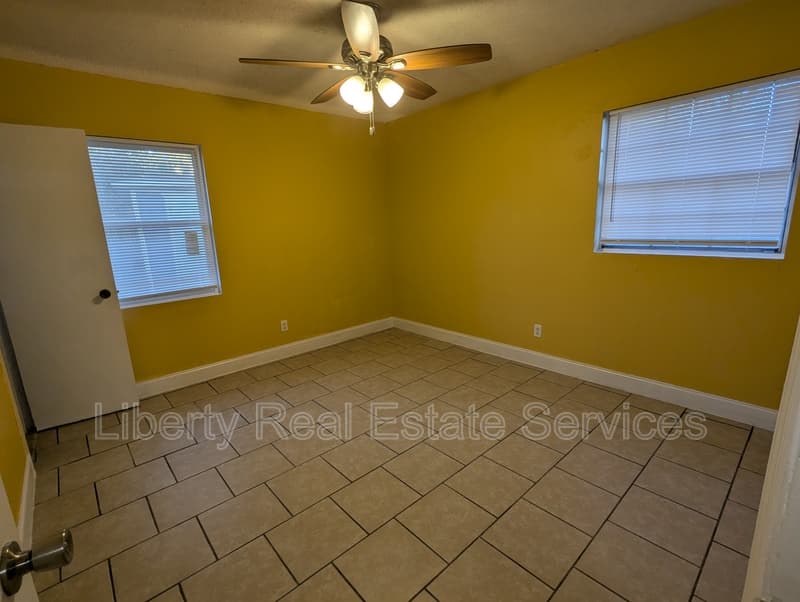 Hinesville House: 599 Olive St
