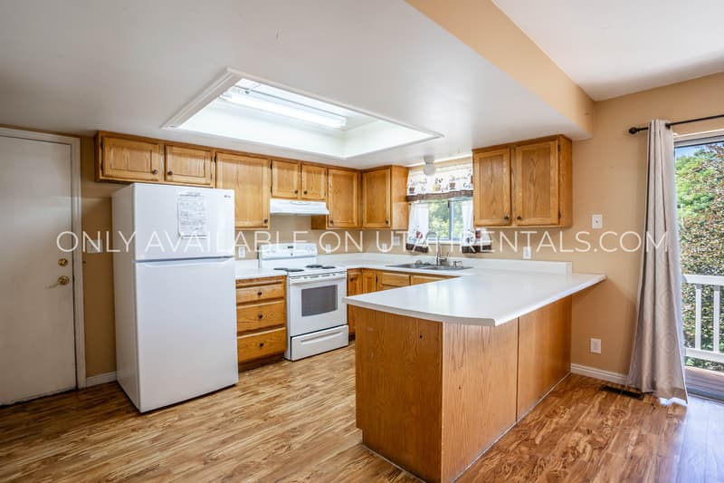 Spanish Fork House: 1120 S 850 E