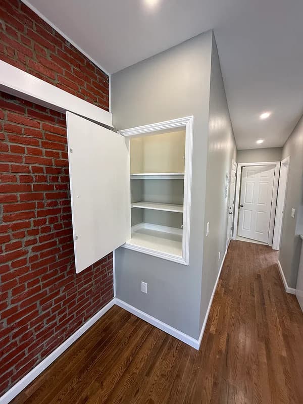 Newark Townhome: 171 Mount Prospect Ave