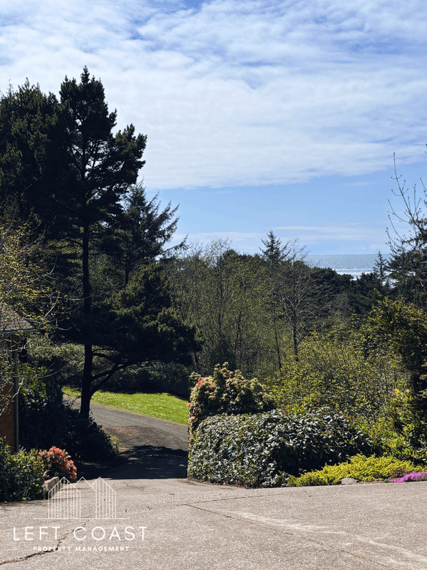 Waldport House: 7205 Southwest Burl Drive
