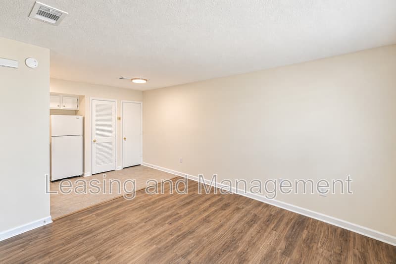 Charleston Townhome: 2494 Etiwan Avenue