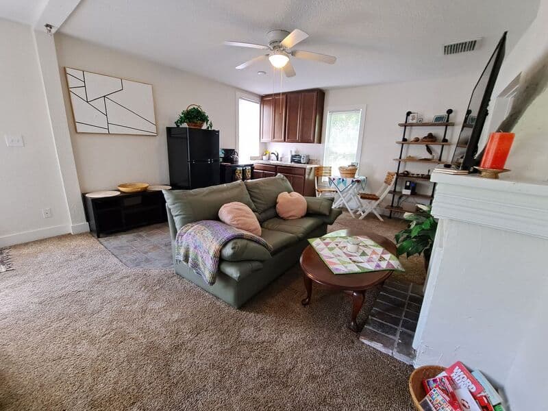 Deland Condo: 206 E Howry Ave