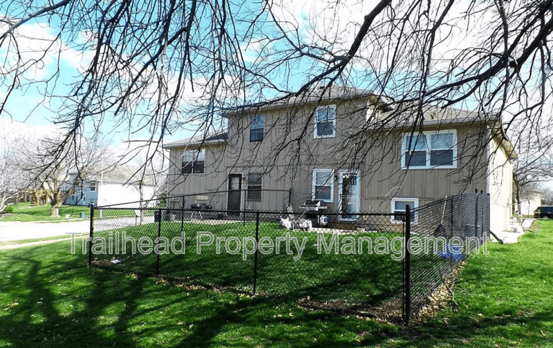 Kansas City Townhome: 8716 N Chatham Ave