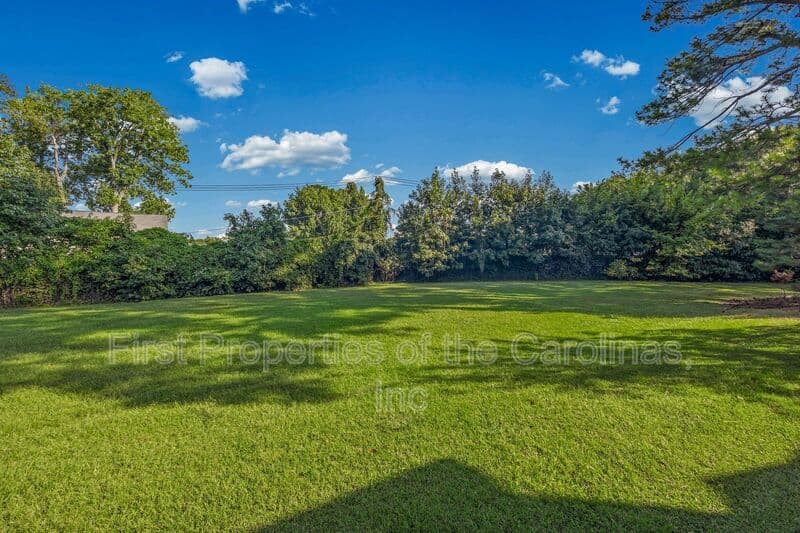 Charlotte House: 5805-H Hunting Ridge Lane