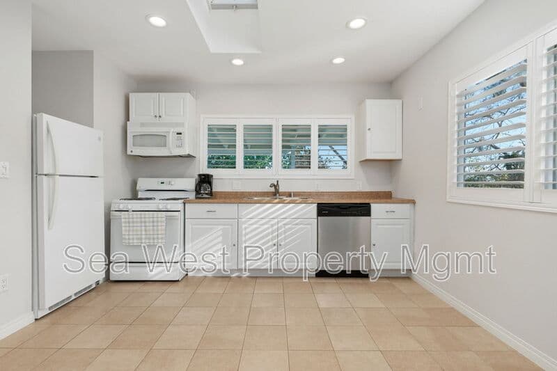 Escondido House: 3267 Bernardo Lane