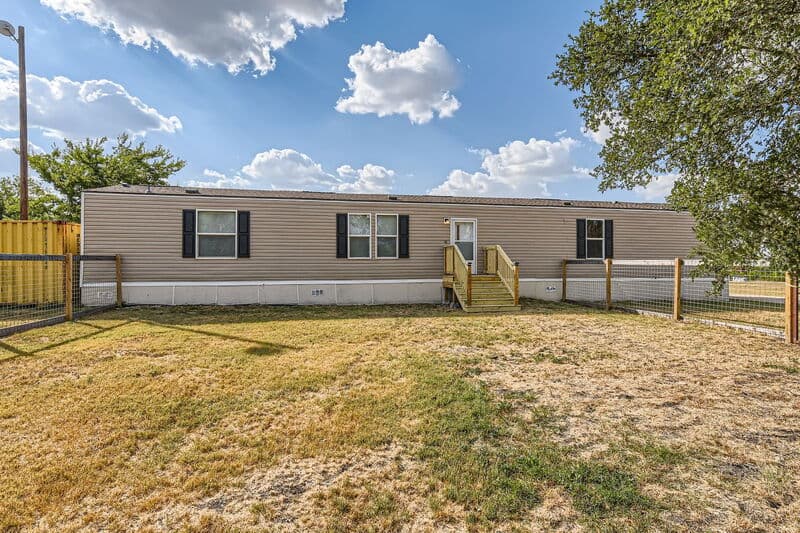 Dale House: 517 Crossroads Drive
