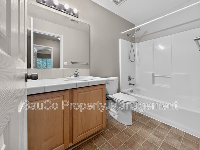 Hillsboro House: 4572 Southeast Olivewood Street