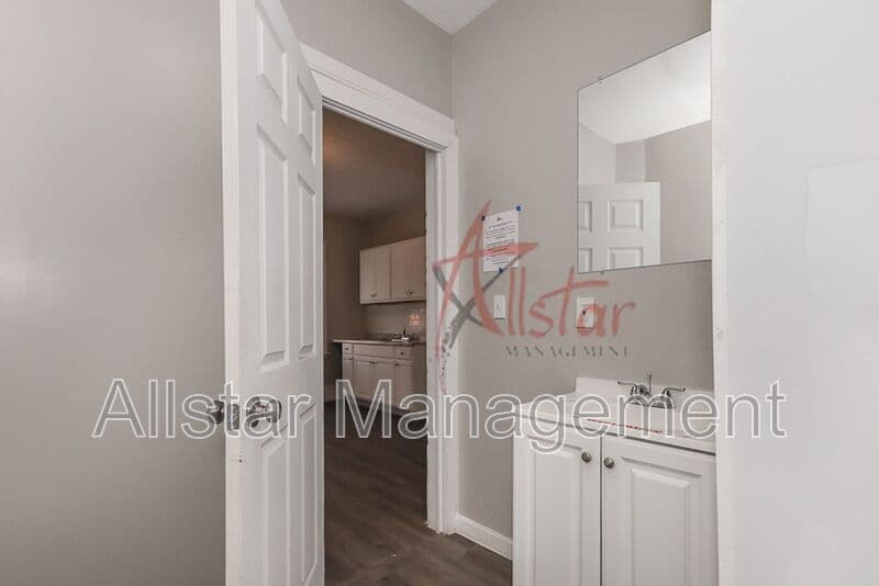Cleveland Condo: 3235 Erin Ave