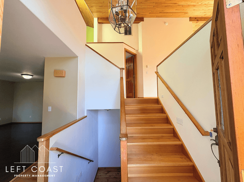 Waldport House: 7205 Southwest Burl Drive