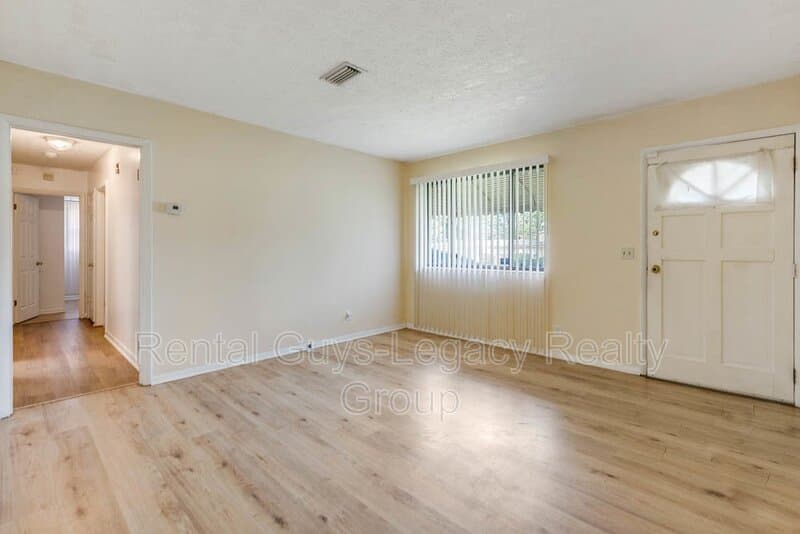 Jacksonville House: 3828 Freel Road