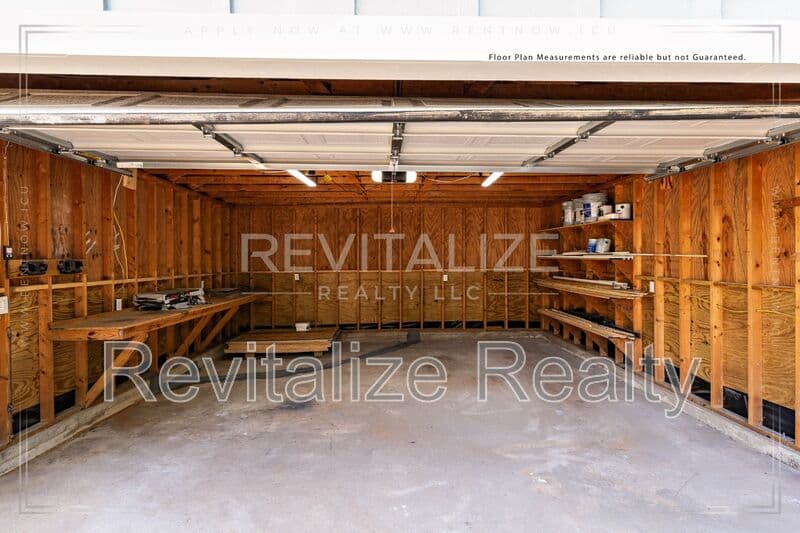 Mobile House: 80 Hathaway Rd N