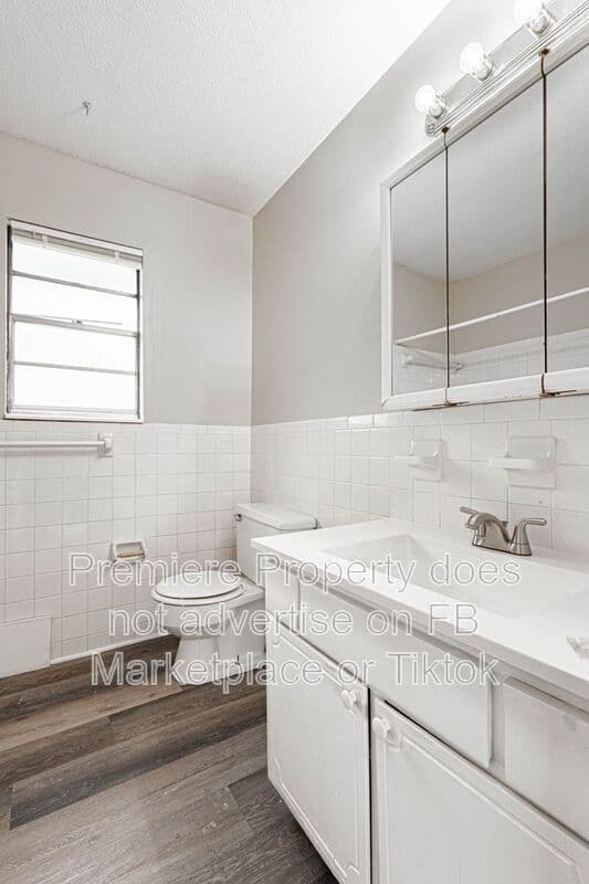 Merriam Townhome: 8722 W 70th St