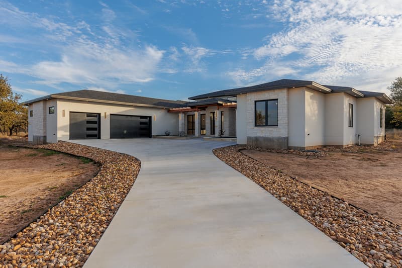 Round Mountain House: 6425 Ranch Road 962 West