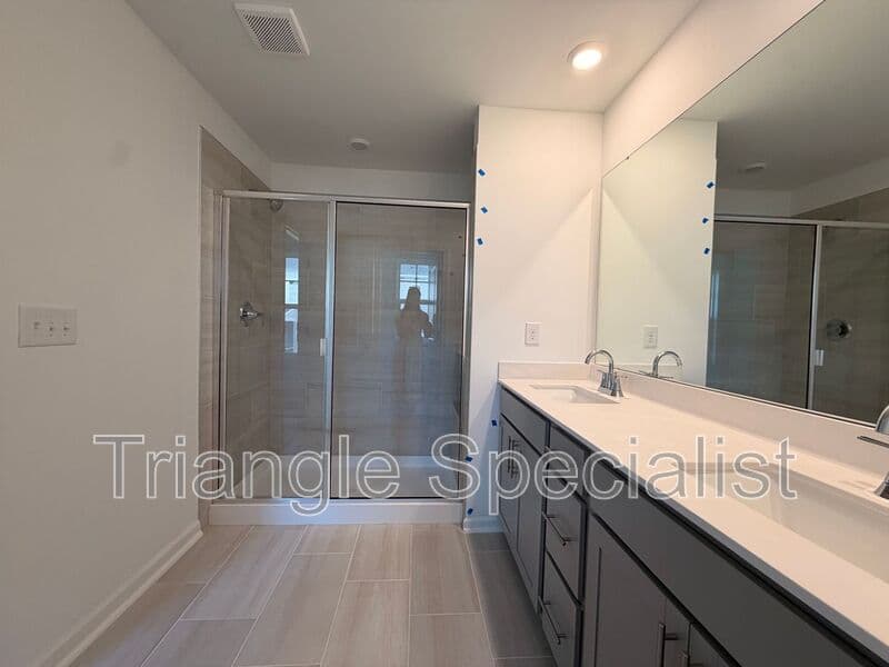 Apex House: 213 Deercroft Drive