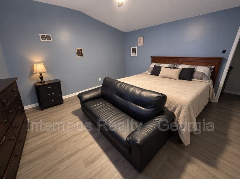 Snellville House: 2830 Shiloh Way