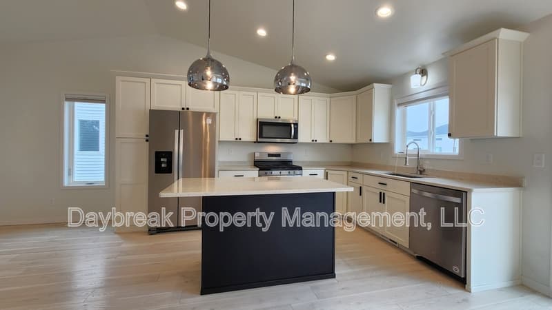 Fargo House: 2584 66th Avenue South