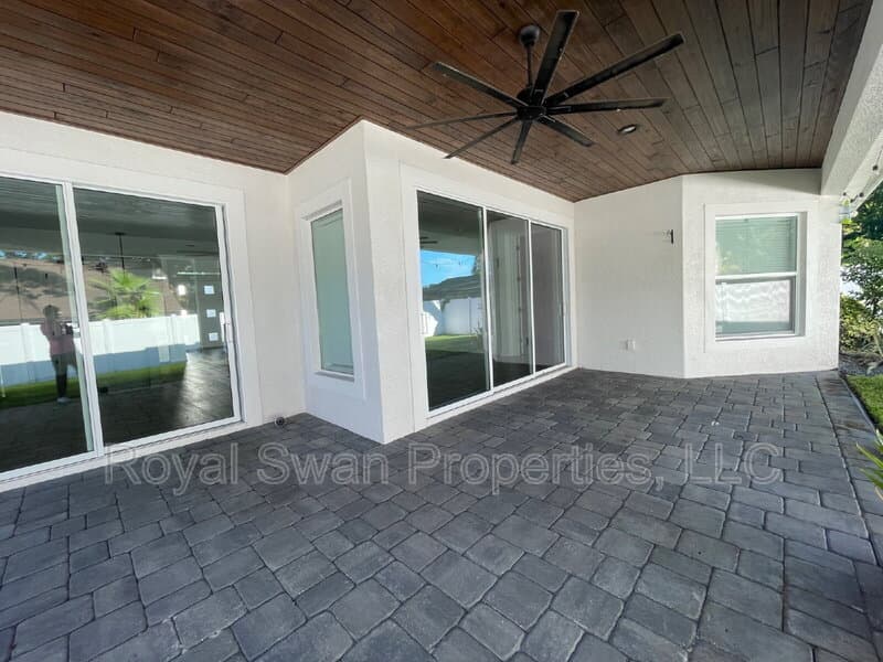 Lakeland House: 929 Clearview Avenue