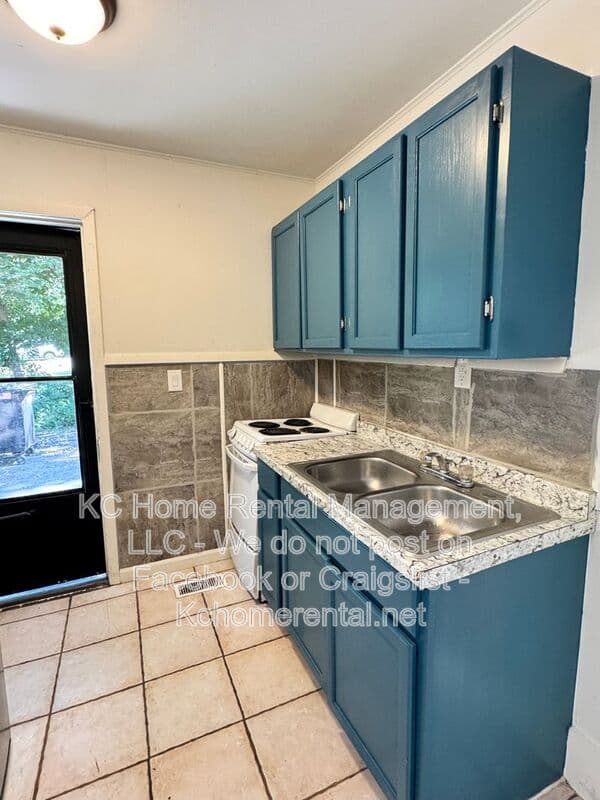 Kansas City House: 4400 NE 46th Terrace 1E