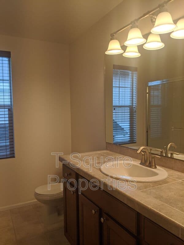 Everett House: 216 126th St SE B