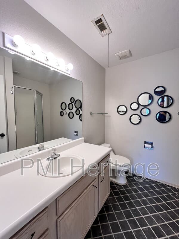 Fayetteville Condo: 886 N Daisy Ln