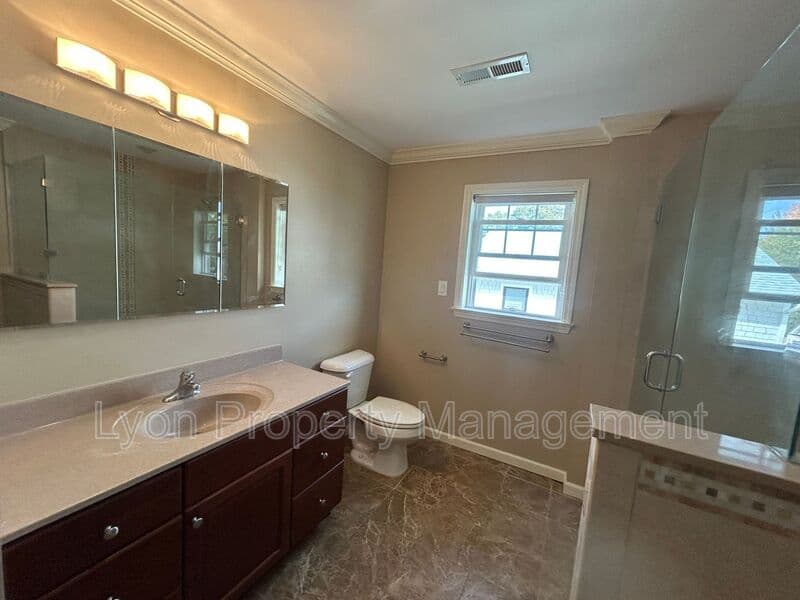 North Kingstown House: 180 Sauga Ave