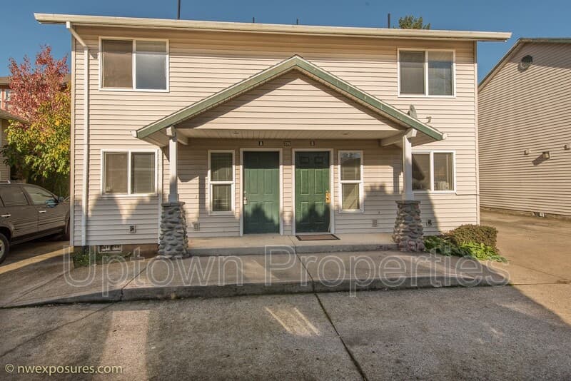 Portland House: 228 SE 106th Ave